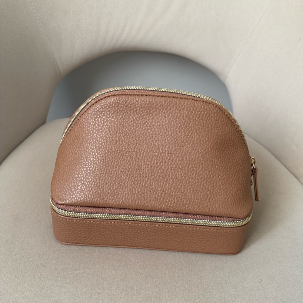 Elegant Tan Leather Women's makeup/jewelry travel case